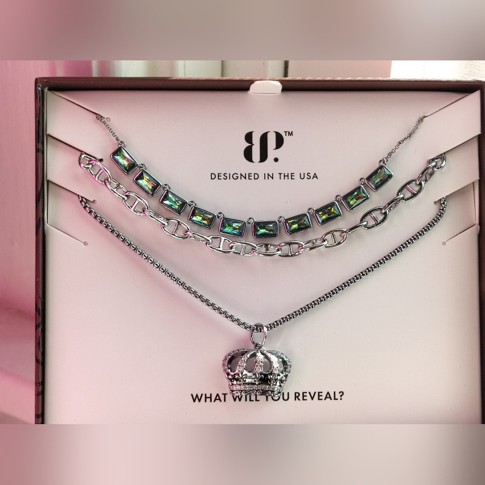 Bomb party luxe layers 2023 straighten that crown, sis